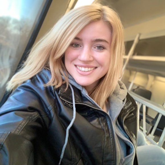 Meet your Posher, Fiona - Picture 2 of 4